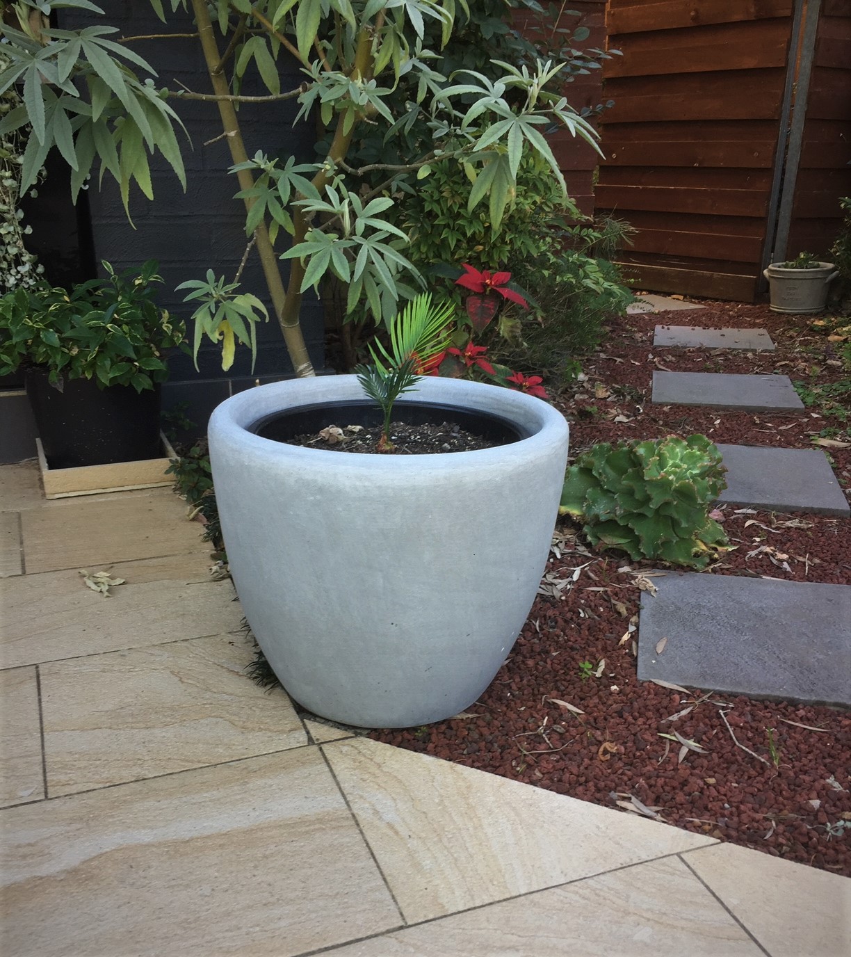 360MM VENETIAN PLANTER CEMENT GREY - Growum Fibreglass Planters